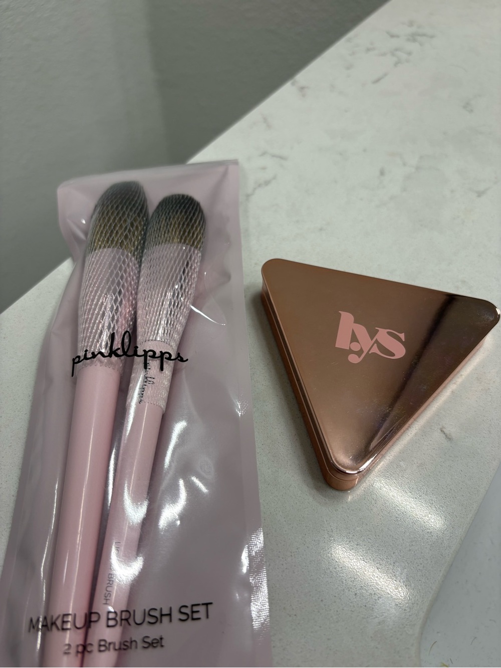 Lys Pressed Powder & Brush set NEW